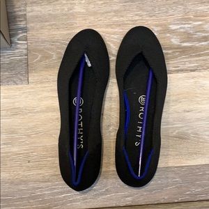 Black classic ballet flat Rothy’s
